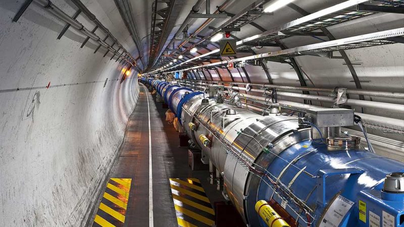 Un mystérieux signal au LHC : bruit ou particule inattendue ?